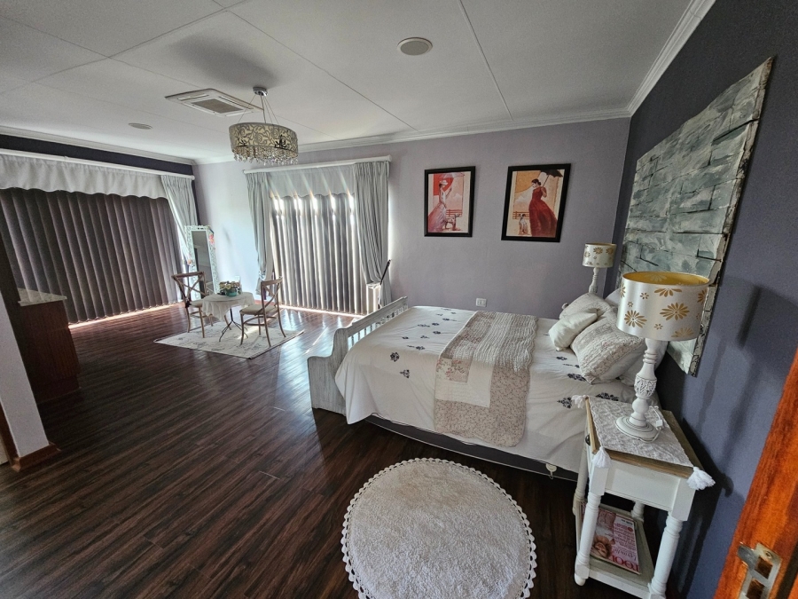 5 Bedroom Property for Sale in Woodland Hills Free State